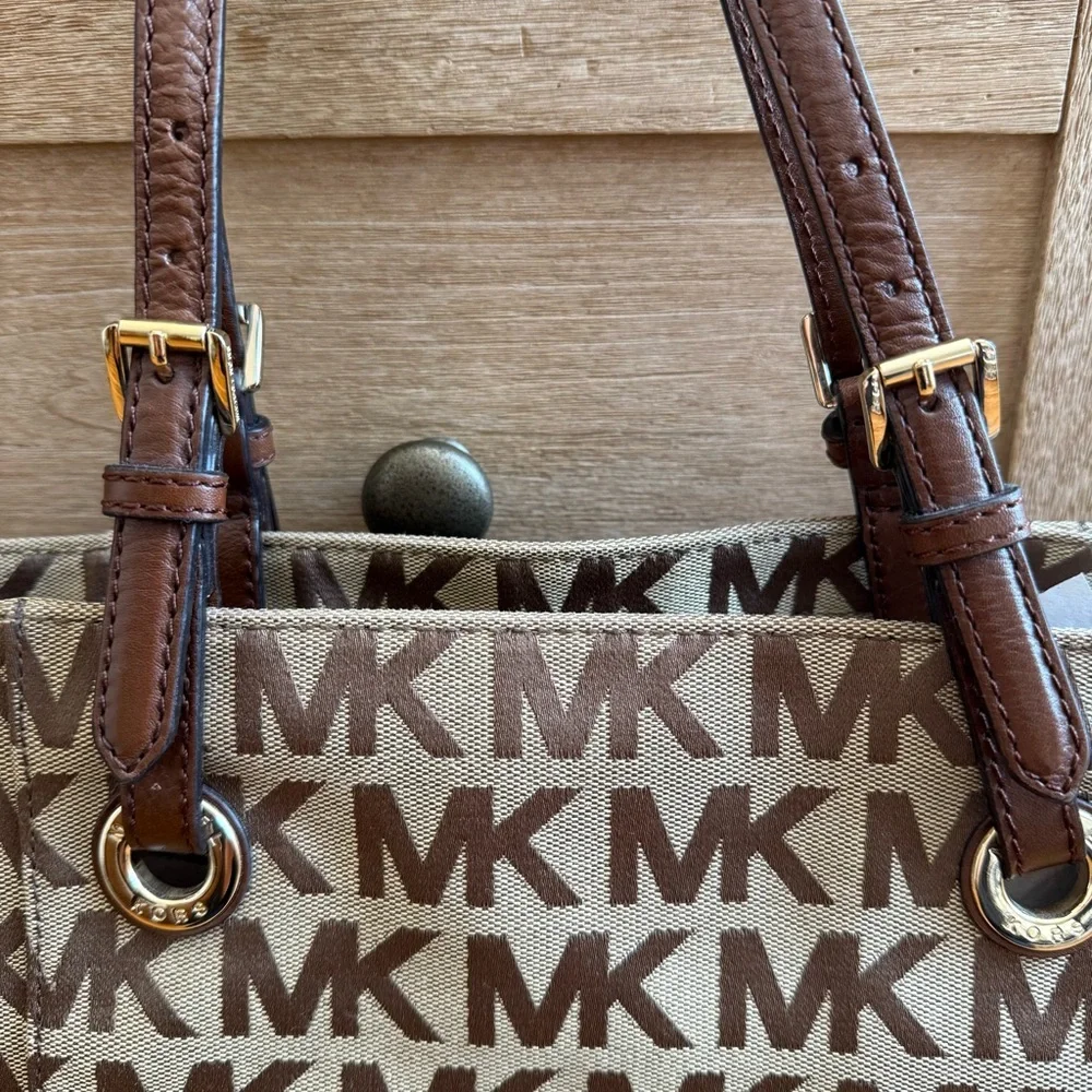Michael Kors Tote Bag Great Condition - Picture 3 of 13